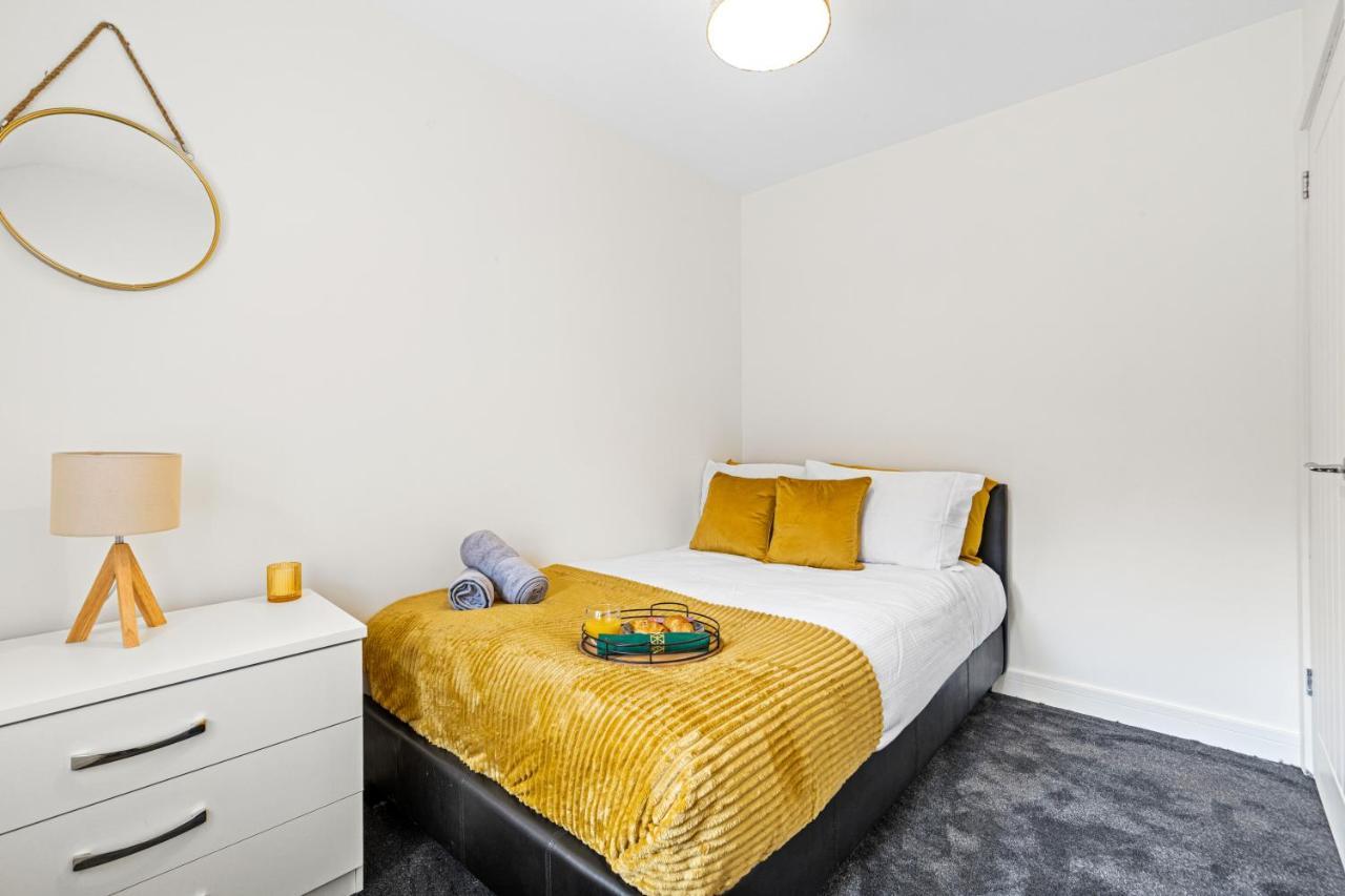 Walsall - 4 Bedroom House, Wi-Fi, Garden , Sleeps 8 - Jrr Stays Bescot Exterior photo